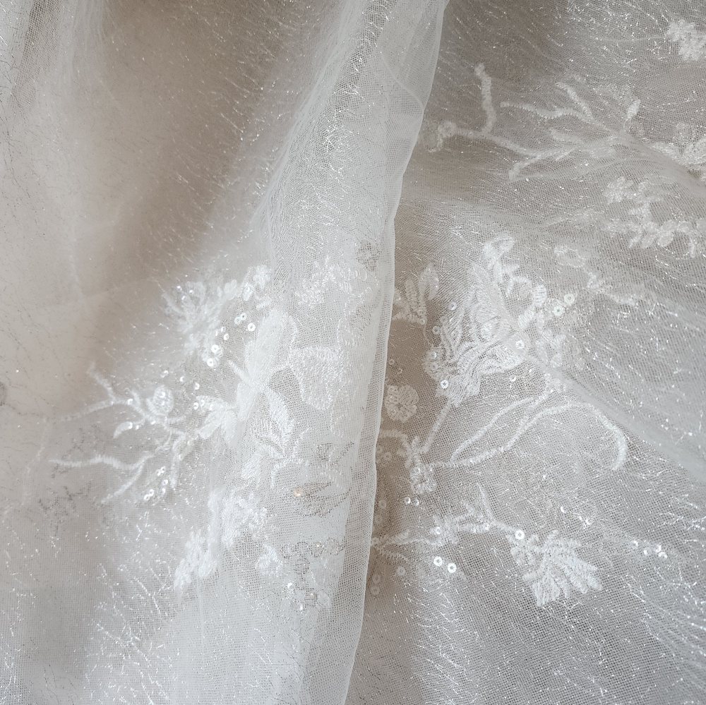 Oleg Cassini Wedding Dress Size 6 - Picture 11 of 13